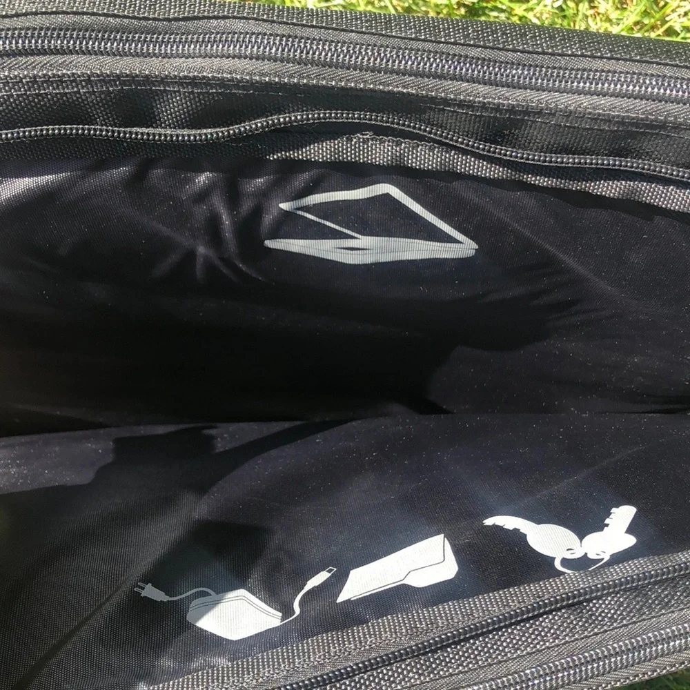 Targus Black Laptop Messenger Briefcase Shoulder Bag
